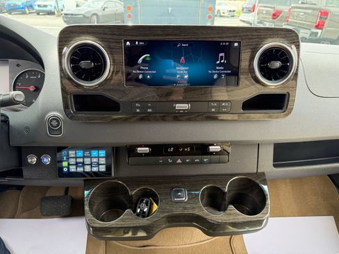 Used 2020 Mercedes-Benz Sprinter 3500 image 5