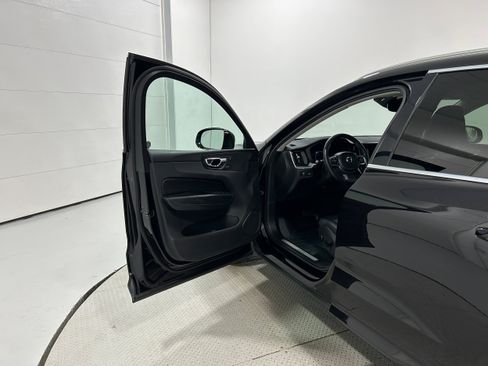 Used 2018 Volvo XC60 T5 Momentum w/ Vision Package AWD/4WD image 22