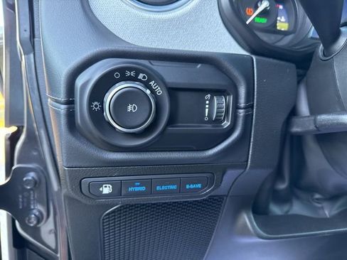 Used 2025 Jeep Wrangler Unlimited Sahara image 19