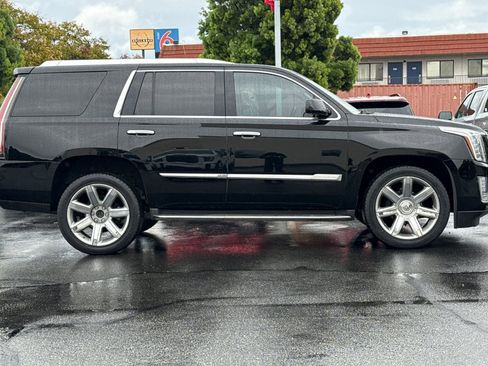 Used 2015 Cadillac Escalade Premium image 3