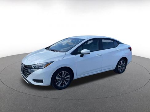 Used 2025 Nissan Versa SV image 7