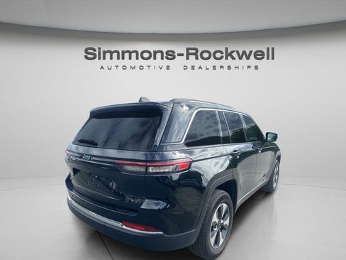 Used 2023 Jeep Grand Cherokee BASE image 5