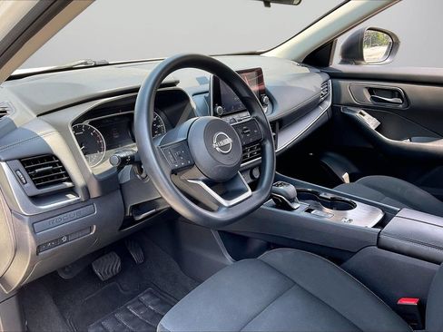 Used 2024 Nissan Rogue S FWD image 19