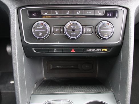 Certified 2021 Volkswagen Atlas Cross Sport SE image 17