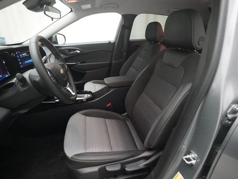Used 2024 Chevrolet Trax LT w/ Driver Confidence Package FWD image 19
