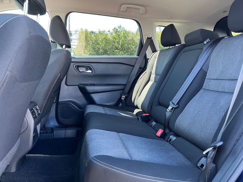 Used 2025 Nissan Rogue SV image 29