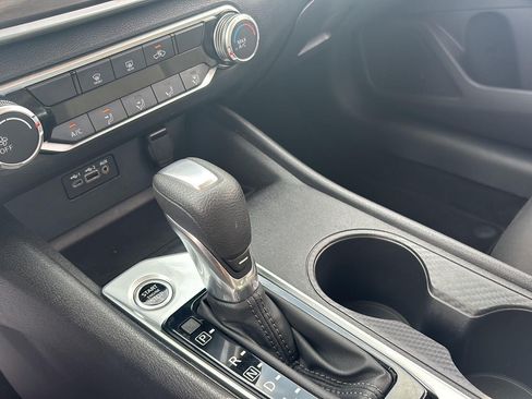 Used 2025 Nissan Altima 2.5 SV FWD image 19