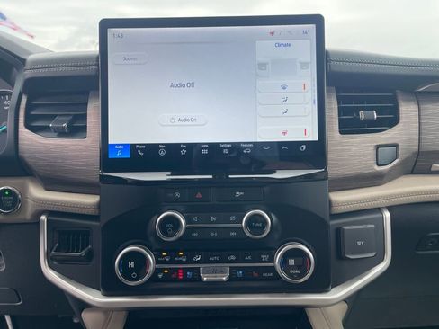 Used 2024 Ford Expedition Max Limited image 9