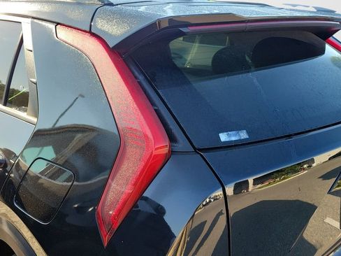 Used 2025 Kia Niro EX FWD image 40