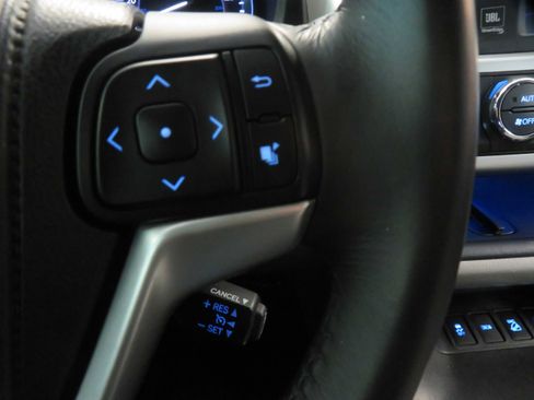 Used 2014 Toyota Highlander Limited image 38