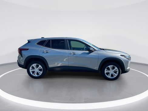 Used 2024 Chevrolet Trax LS w/ Driver Confidence Package FWD image 10