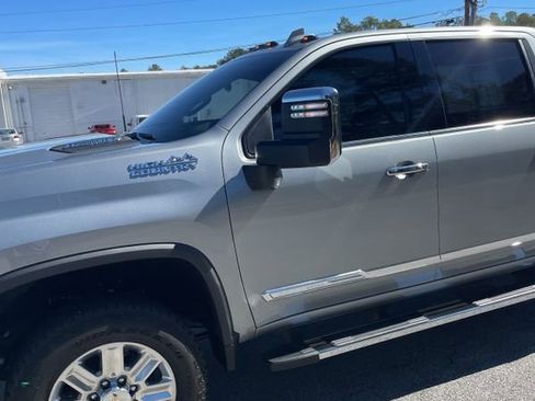 Used 2025 Chevrolet Silverado 2500 High Country w/ Technology Package image 2