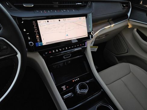 New 2026 Jeep Grand Cherokee Limited AWD/4WD image 18