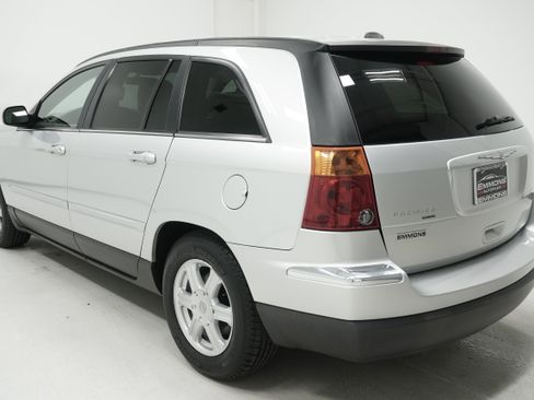 Used 2005 Chrysler Pacifica Touring FWD image 6