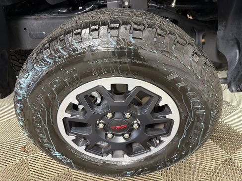 Used 2025 Toyota Tacoma TRD Off-Road image 17