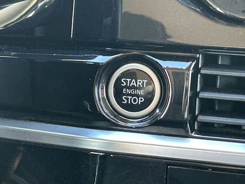 Used 2022 Nissan Pathfinder SV image 19