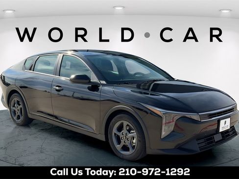 Certified 2025 Kia K4 image 1