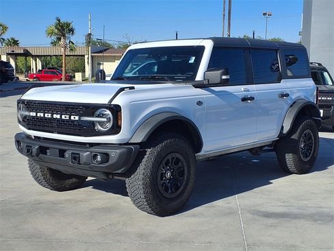 Used 2023 Ford Bronco Wildtrak image 3