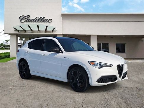 Used 2023 Alfa Romeo Stelvio Estrema image 7