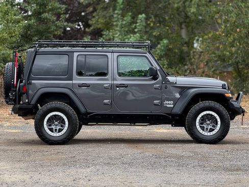 Used 2018 Jeep Wrangler Unlimited Sport S AWD/4WD image 8
