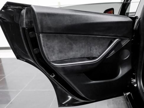 Used 2021 Tesla Model Y Long Range AWD/4WD image 42