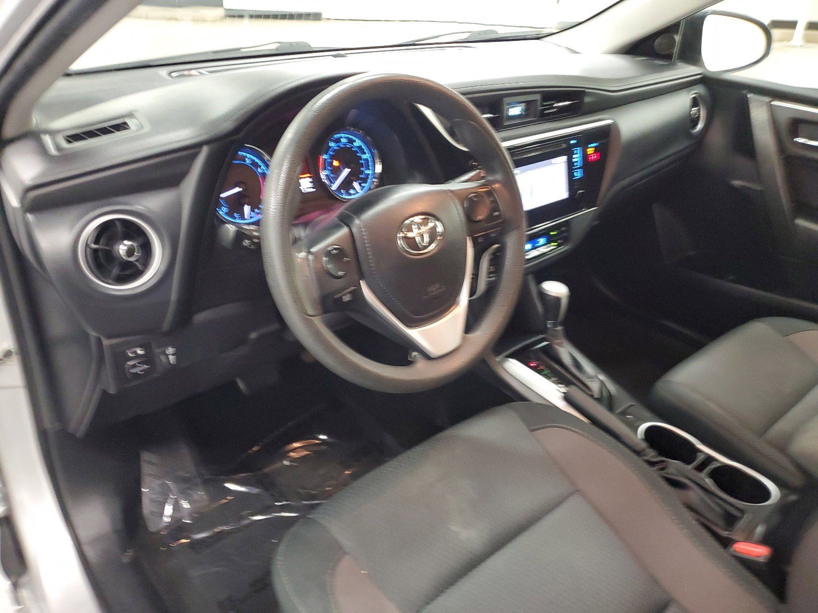 Used 2019 Toyota Corolla LE FWD image 19