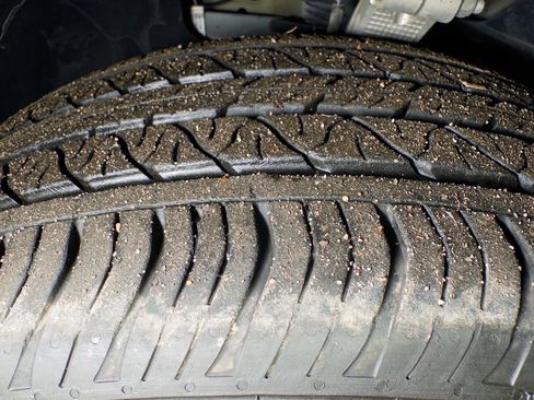 Used 2025 Tesla Model Y Long Range image 34