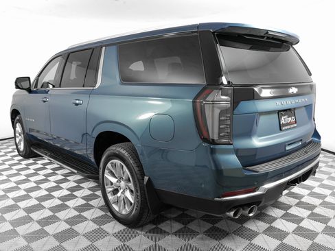 Used 2025 Chevrolet Suburban Premier image 7