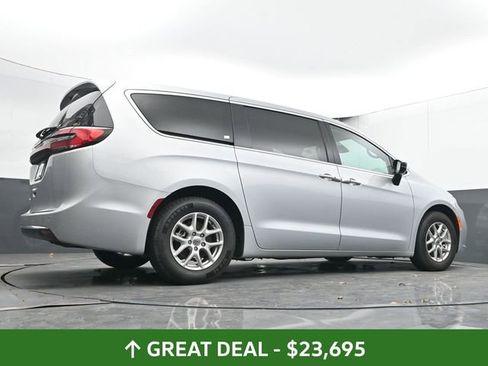 Used 2024 Chrysler Pacifica Touring-L FWD image 52