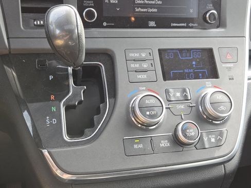 Used 2019 Toyota Sienna SE w/ SE Preferred Package AWD/4WD image 33