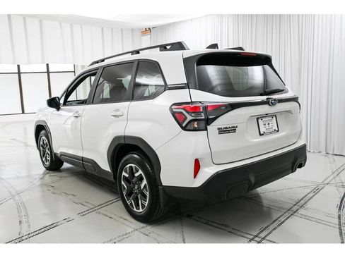 Used 2025 Subaru Forester Premium w/ Convenience Package #2 image 5