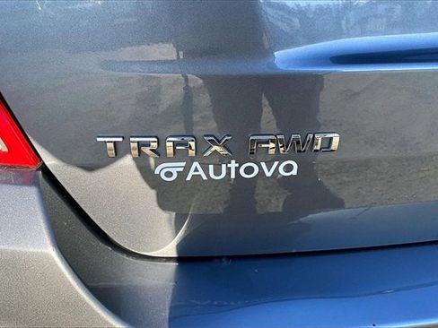 Used 2019 Chevrolet Trax LT w/ LT Convenience Package image 32