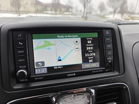 Used 2014 Chrysler Town & Country Touring-L w/ Driver Convenience Group image 26