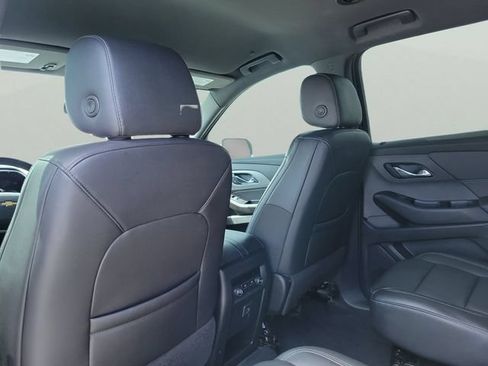Used 2023 Chevrolet Traverse LT FWD image 14