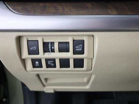 Used 2016 Subaru Outback 2.5i Limited AWD/4WD image 21