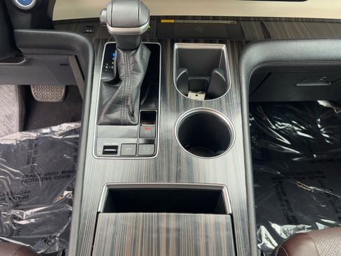Certified 2022 Toyota Sienna Platinum image 27