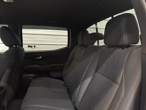 Used 2018 Toyota Tacoma TRD Sport image 23