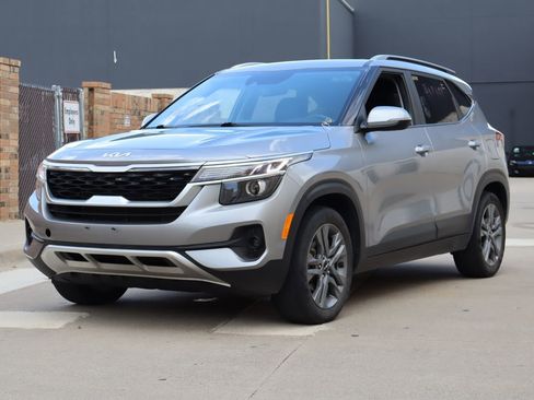 Used 2022 Kia Seltos S FWD image 2