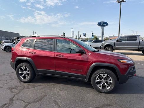 Used 2016 Jeep Cherokee Trailhawk w/ Cold Weather Group AWD/4WD image 3