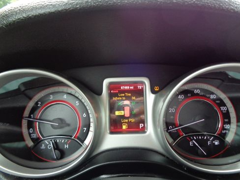 Used 2014 Dodge Journey SXT w/ Flexible Seating Group image 16