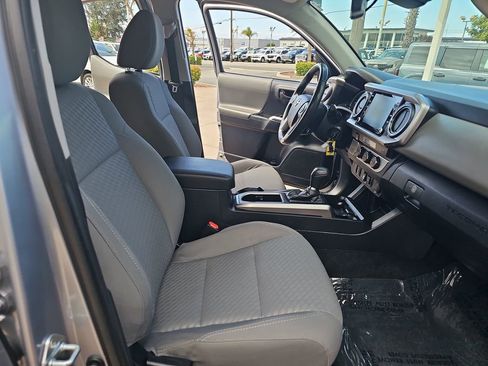 Used 2021 Toyota Tacoma SR5 RWD image 10