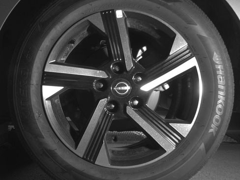 Used 2025 Nissan Sentra SV image 14