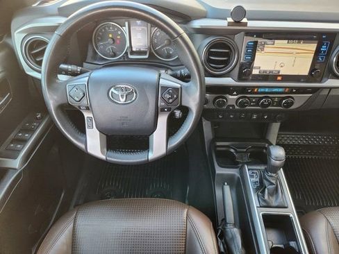 Used 2017 Toyota Tacoma Limited image 29