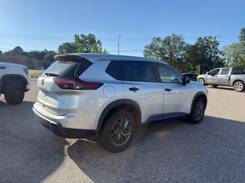 Used 2024 Nissan Rogue S FWD image 6