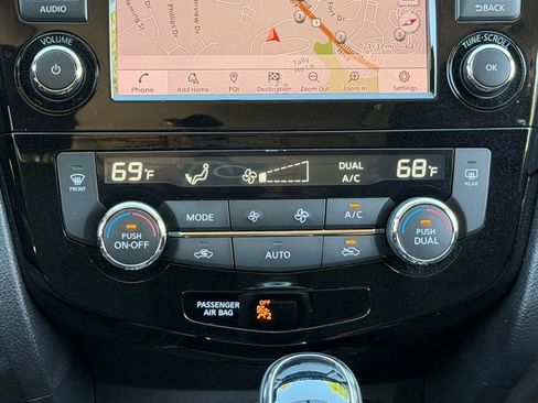 Used 2018 Nissan Rogue SV w/ Premium Package AWD/4WD image 25