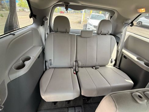 Used 2015 Toyota Sienna XLE w/ XLE Navigation Package FWD image 24