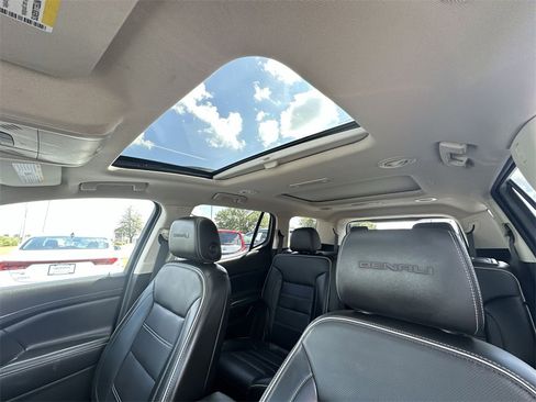 Used 2021 GMC Acadia Denali w/ GMC Pro Grade Package image 22