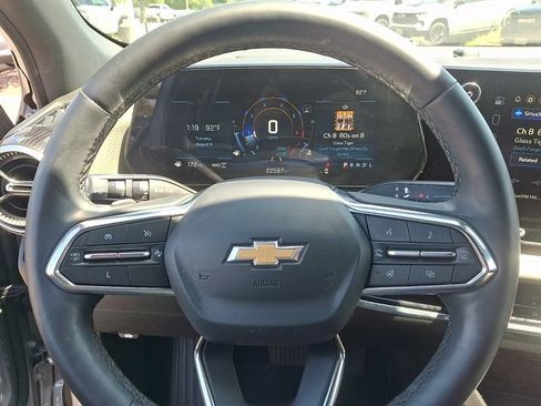 Used 2025 Chevrolet Equinox LT w/ Convenience Package II AWD/4WD image 4