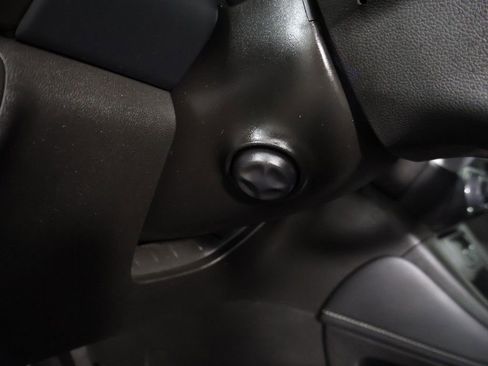 Used 2023 GMC Acadia SLT w/ Preferred Package image 44