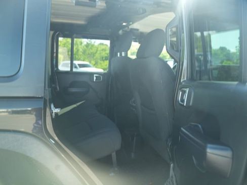 Used 2018 Jeep Wrangler Unlimited Sport S AWD/4WD image 22